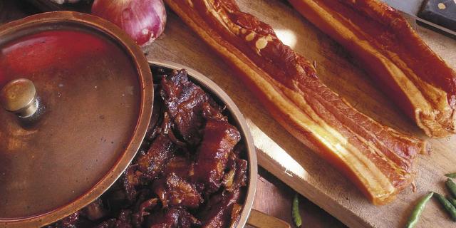 gastronomie_plats09_rougail_boucane_-_credit_irt_-_serge_gelabert_dts_12_2014.jpg
