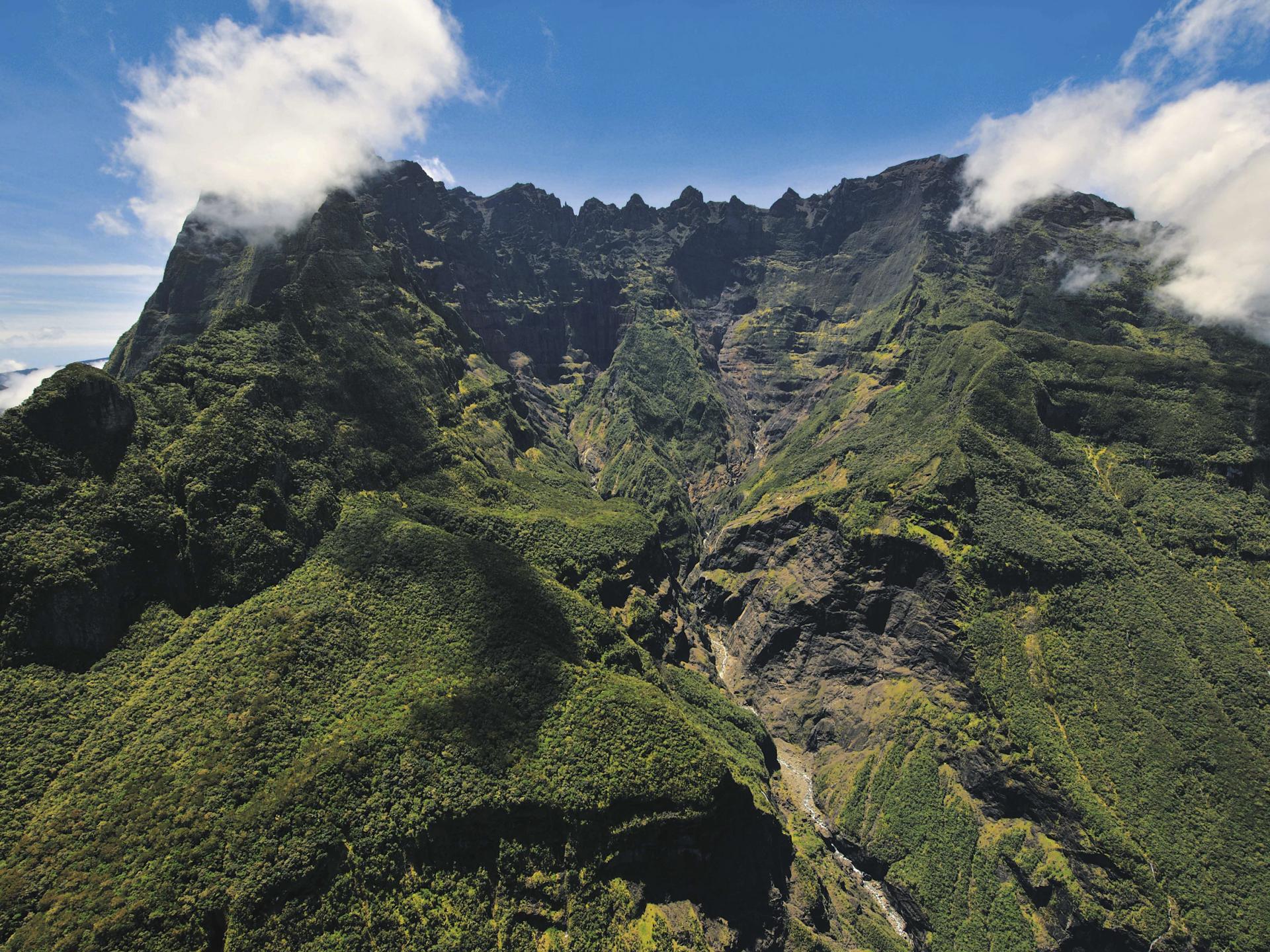 Piton des Neiges à La Réunion le toit de l’océan Indien