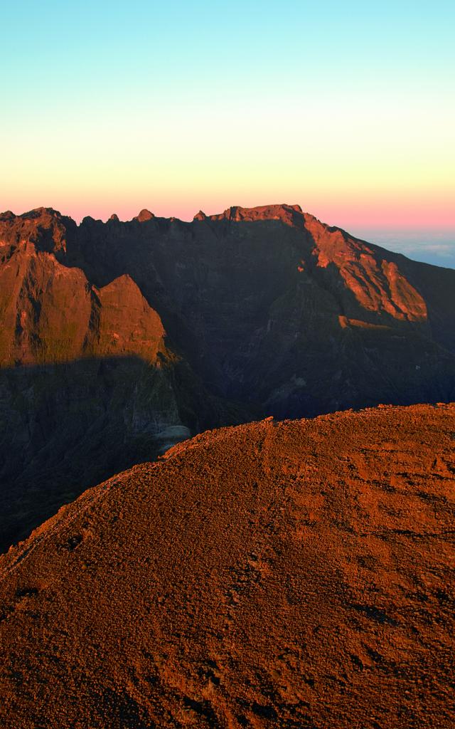 montagnepitondesneiges01coucherdesoleilsurlepitondesneigesetlegrandbenare-creditirt.jpg