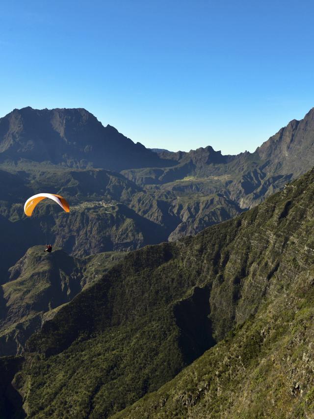 parapente04_mafate_-_credit_irt_-_serge_gelabert_dts_12_2015.jpg