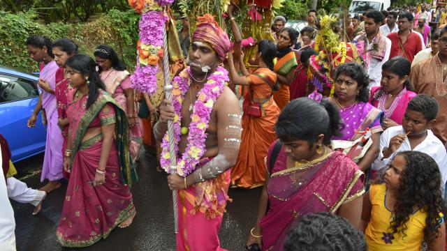 religion_tamoule93_cavadee_-_credit_irt_-_serge_gelabert_dts_12_2016_0.jpg