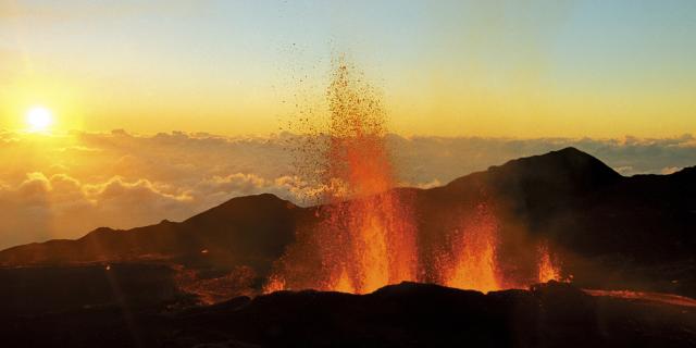 Volcan10 Eruption Credit Irt Serge Gelabert Dts 12 2017.jpg
