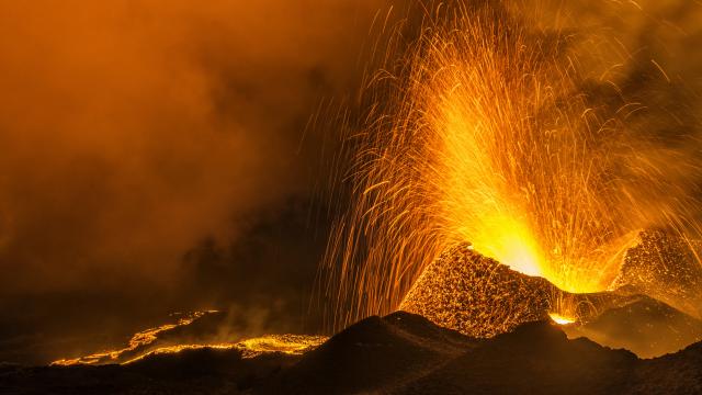 volcan194_eruption_piton_de_la_fournaise_05_2015_-_credit_irt_-_luc_perrot_dts_06_2017.jpg