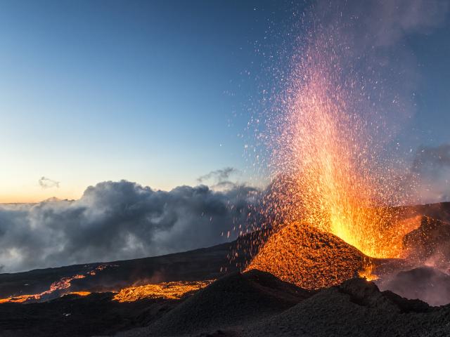 volcan198eruptionpitondelafournaise052015-creditirt-lucperrotdts062017.jpg