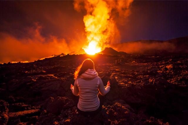 volcan260_eruption_piton_de_la_fournaise_septembre_2016_zen_femme_irt_frog974_12_2019.jpg