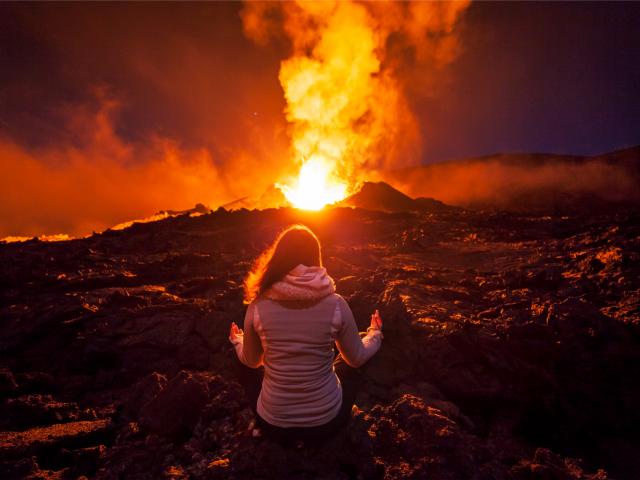 volcan260_eruption_piton_de_la_fournaise_septembre_2016_zen_femme_irt_frog974_12_2019.jpg