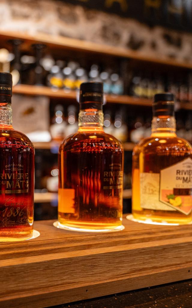 Expérience Le rhum de La Réunion n'aura plus de secret pour vous ! : découverte et visite sensorielle d'une distillerie réunionnaise.