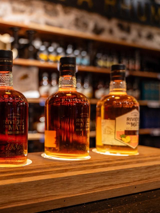 Expérience Le rhum de La Réunion n'aura plus de secret pour vous ! : découverte et visite sensorielle d'une distillerie réunionnaise.