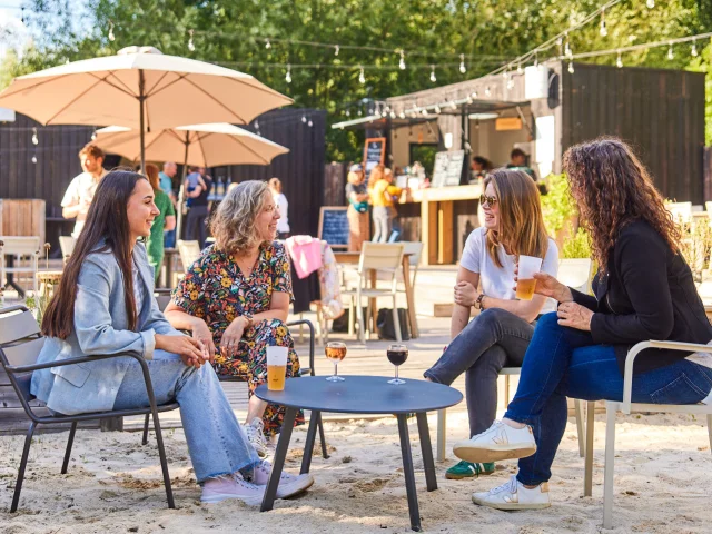 4 femmes à la Guinguettes Les Ponts de Cé