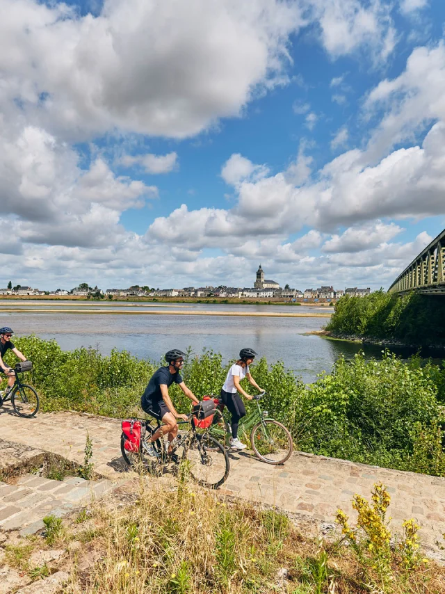 Cyclistes le long de la Loire à vélo