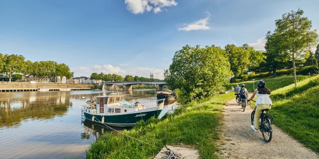 Paseo en bicicleta por el paseo marítimo de Angers