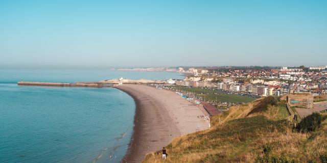 Point de vue avec la plage de Dieppe et la jetée