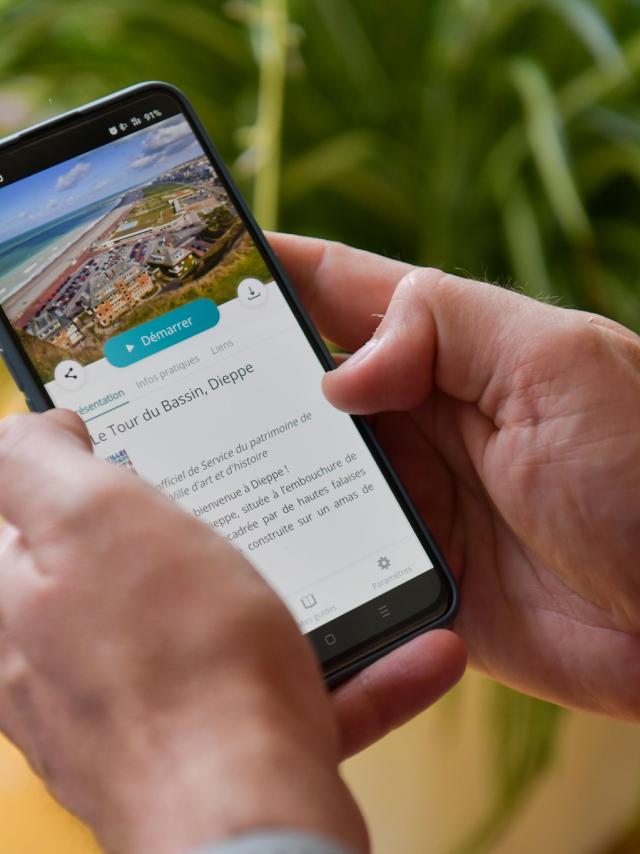 L'application Wivisites sur un smartphone