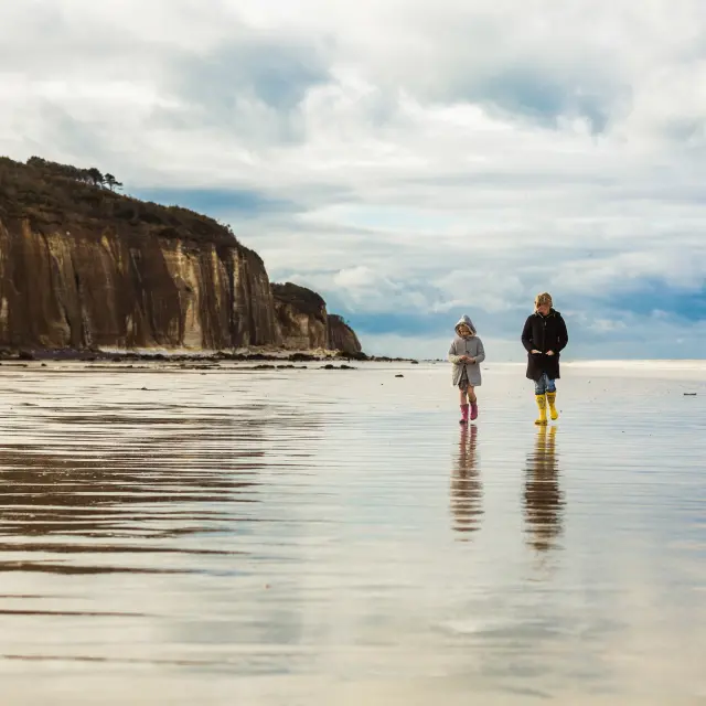 Enfant Falaises Plage Varengevillev.rustuel Sma 1 1