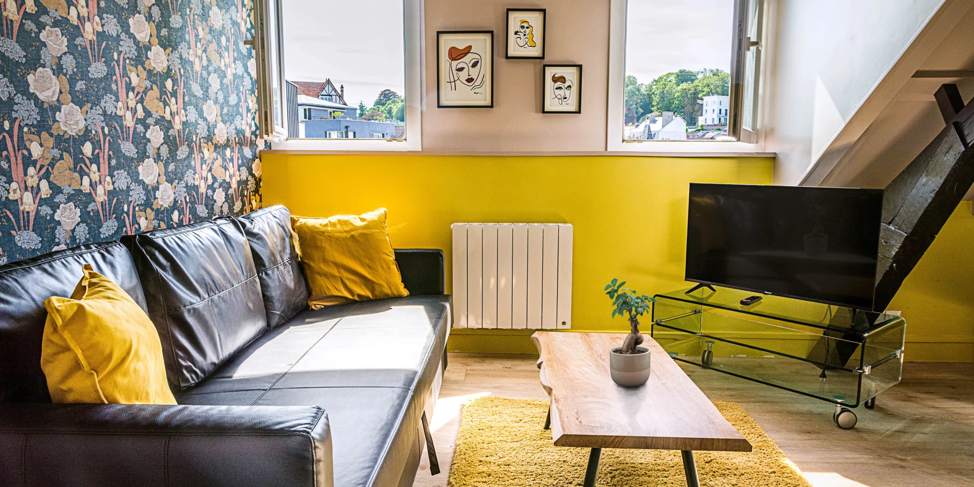 Un coin salon décoré avec soin