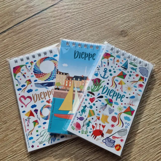 3 carnets pour écrire avec des visuel sur Dieppe et les cerfs-volants