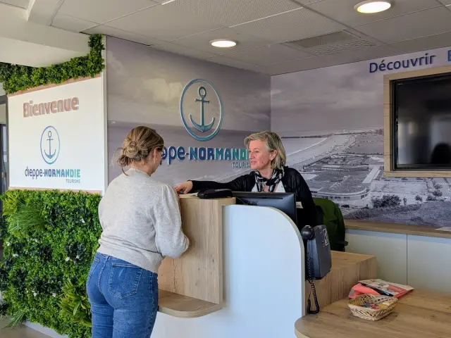 Accueil Boutique Ot Dieppe Normandie Dnt 3 .jpg Dnt 3238 1200px