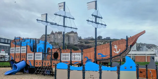 Bateau Pirate Front De Mer Dieppe