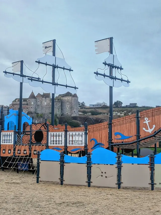 Bateau Pirate Front De Mer Dieppe