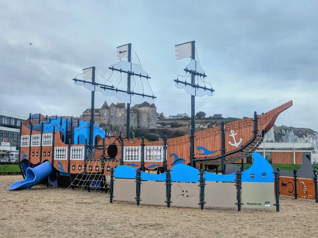Bateau Pirate Front De Mer Dieppe