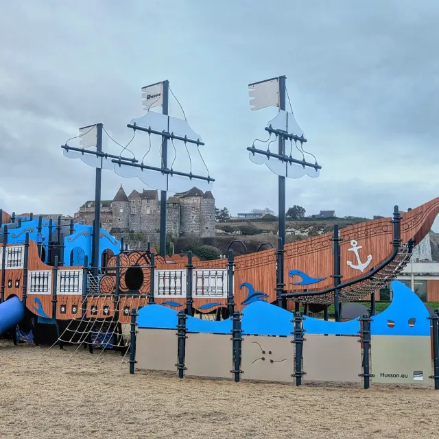 Bateau Pirate Front De Mer Dieppe