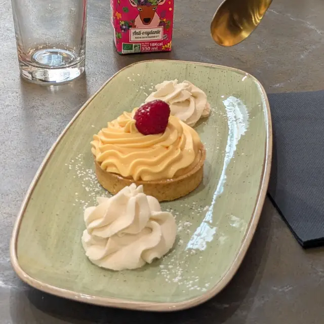 Gouter Les Garcons A Table