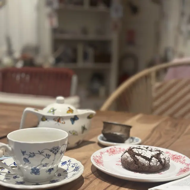 La Tasse Et Le Biscuit