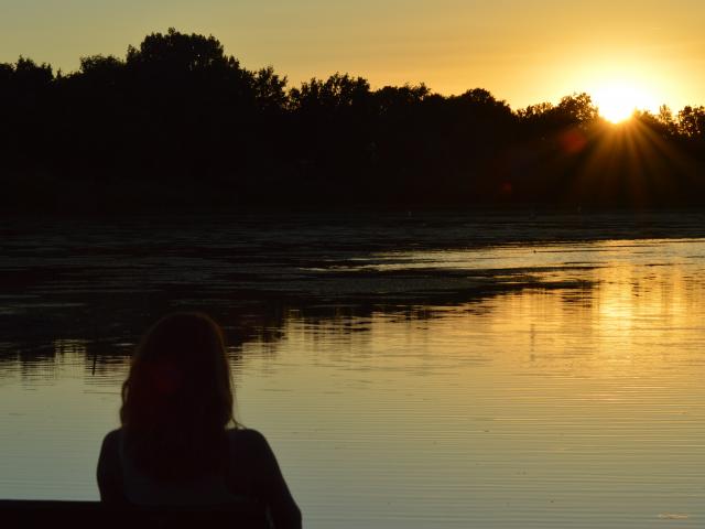 Coucher de soleil sur un étang de la Dombes