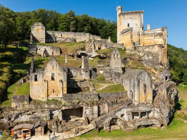 Château de Commarque aux Eyzies en Dordogne Périgord