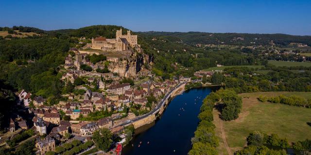 Village et château de Beynac en Dordogne Périgord