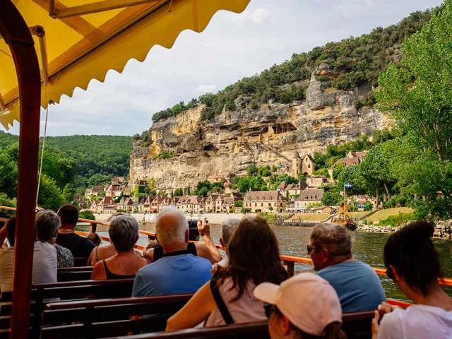 Promenade en gabare à La Roque Gageac en Dordogne Périgord