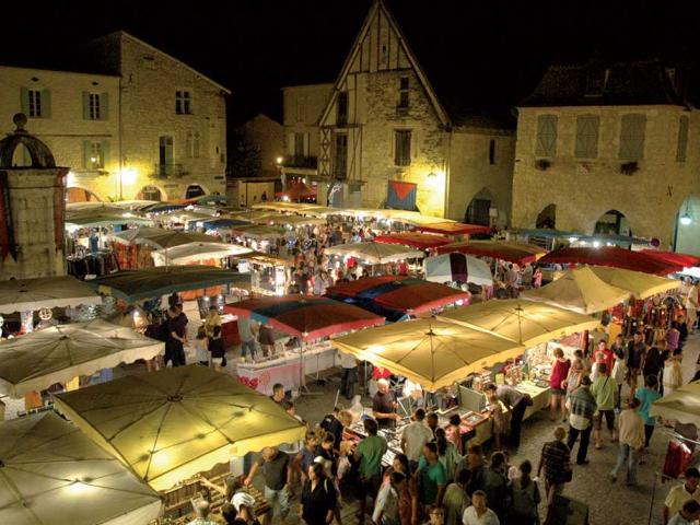 Marché nocturne à Eymet