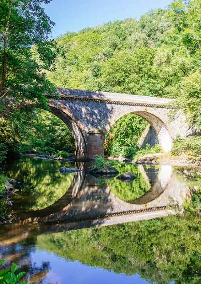 Randonnée dans les gorges de l'Auvézère en Dordogne Périgord