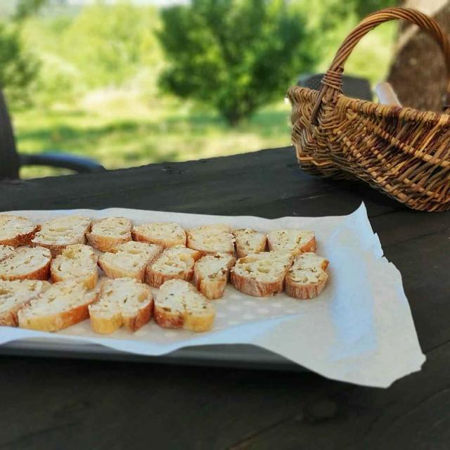 toasts au beurre truffé