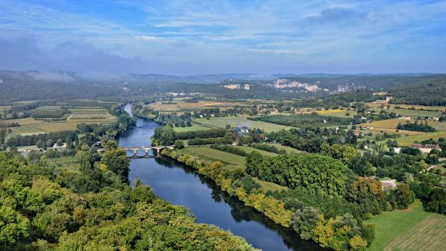 Vue sur la vallée de la Dordogne depuis Domme