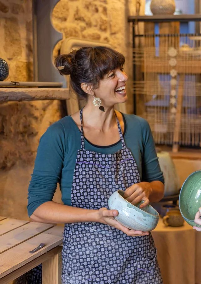 Julie, artisan d'art céramiste à Terrasson Lavilledieu
