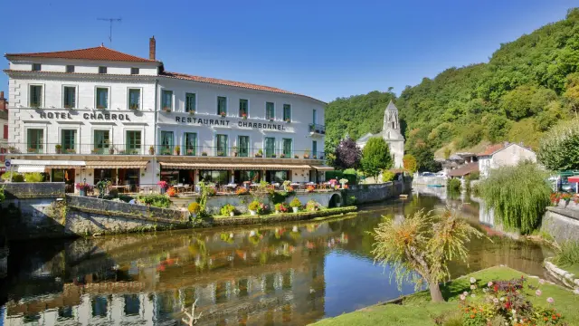 Hote-Restaurant Charbonnel à Brantôme