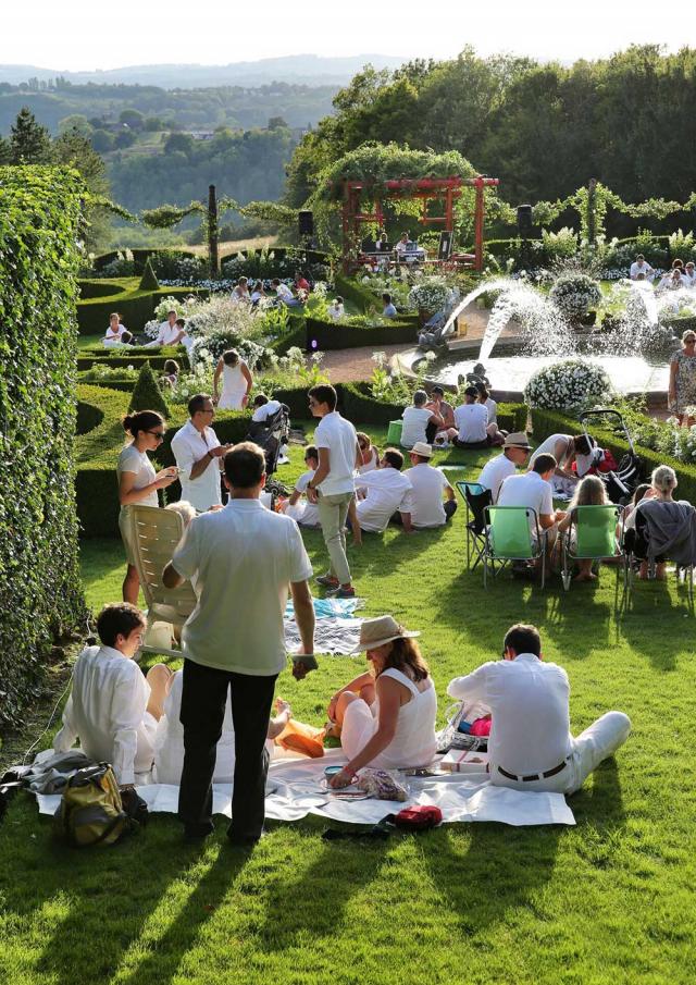 Pique-nique blanc aux jardins d'Eyrignac
