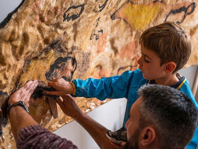Atelier Des Couleurs Plein Les Doigts - Musée National de Préhistoire - Les Eyzies