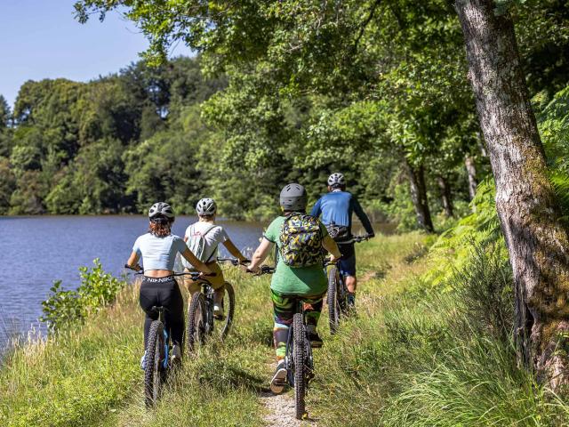 Randonnée à vélo dans le Parc naturel régional Périgord Limousin