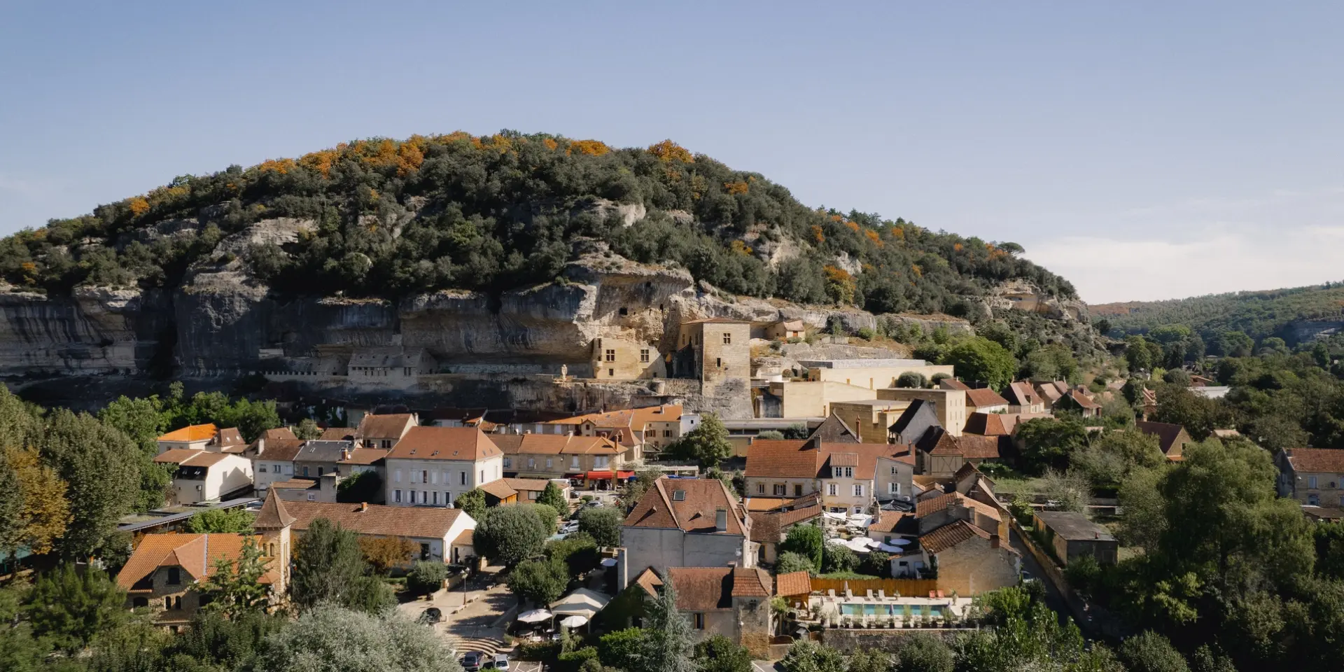 VUE AÉRIENNE DES EYZIES