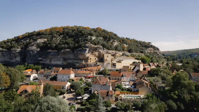 VUE AÉRIENNE DES EYZIES