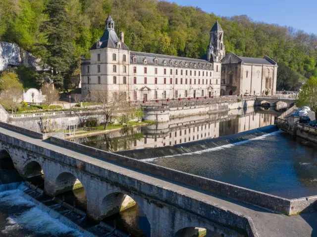 5568 Abbaye De Brantome En Perigord Dordogne Libre