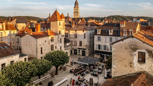 Place Saint-Louis à Périgueux