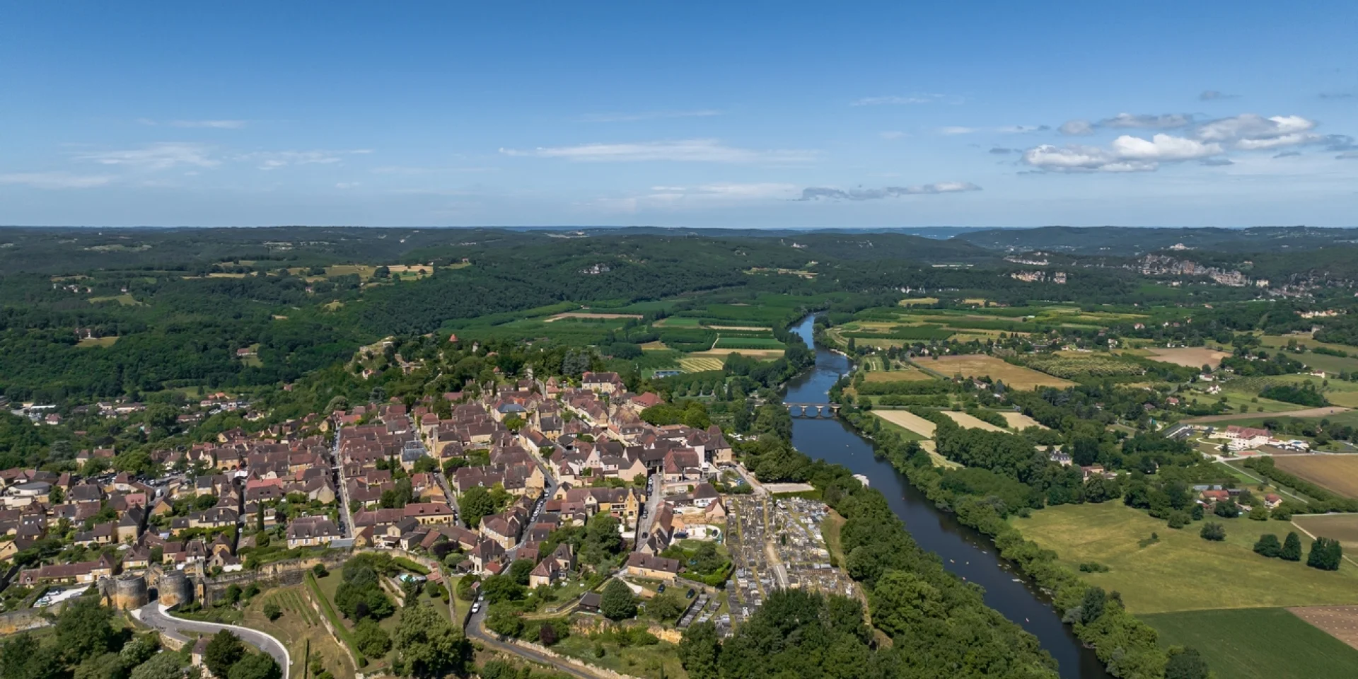 Domme et la vallée de la Dordogne © Déclic & Décolle
