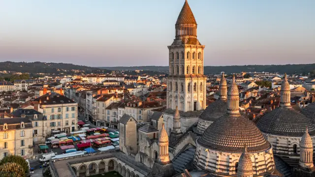 France, Dordogne (24), Périgord Blanc, Périgueux, Ville de Périgueux, Marché de Périgueux(Vue aérienne)//France, Dordogne, White Perigord, Périgueux, Town of Périgueux, Perigueux market (aerial view)