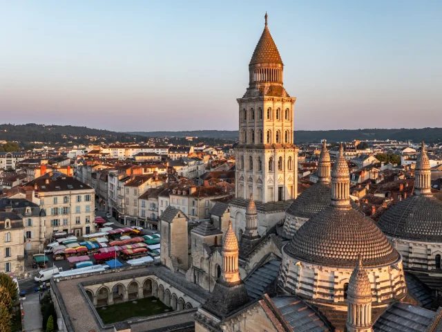 France, Dordogne (24), Périgord Blanc, Périgueux, Ville de Périgueux, Marché de Périgueux(Vue aérienne)//France, Dordogne, White Perigord, Périgueux, Town of Périgueux, Perigueux market (aerial view)