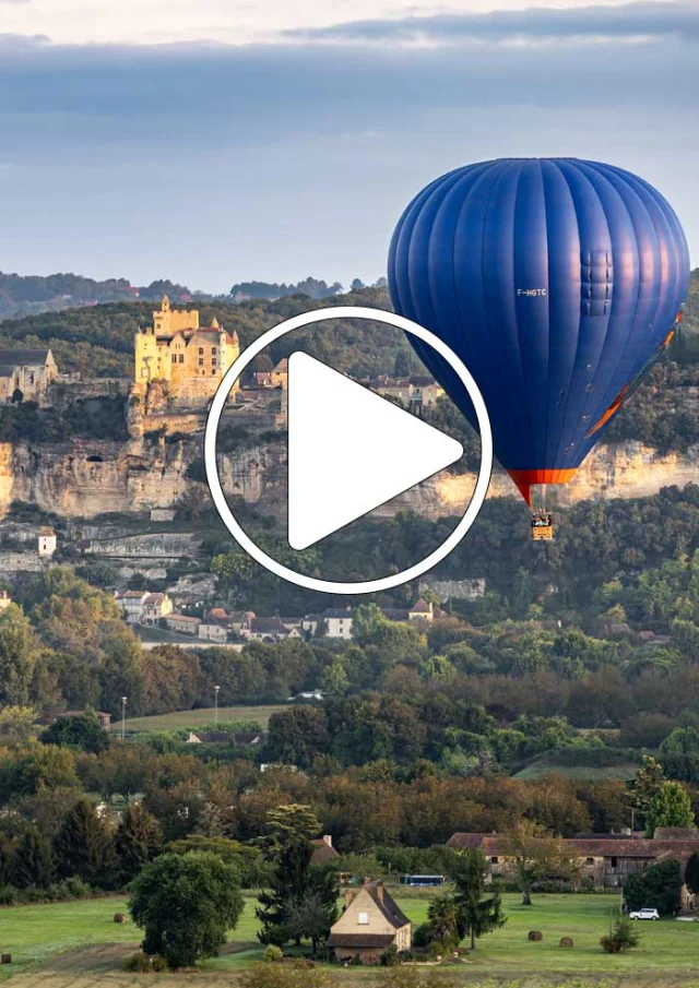 Vol en montgolfière et château de Beynac dans la vallée de la Dordogne