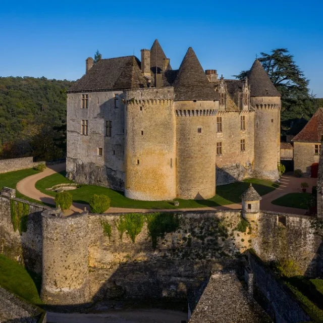 France, Dordogne (24), Périgord Noir, Sainte-Mondane, château de Fénelon, (vue aérienne)//France, Dordogne, Black Perigord, Sainte-Mondane, Castle of Fénelon, (aerial view)