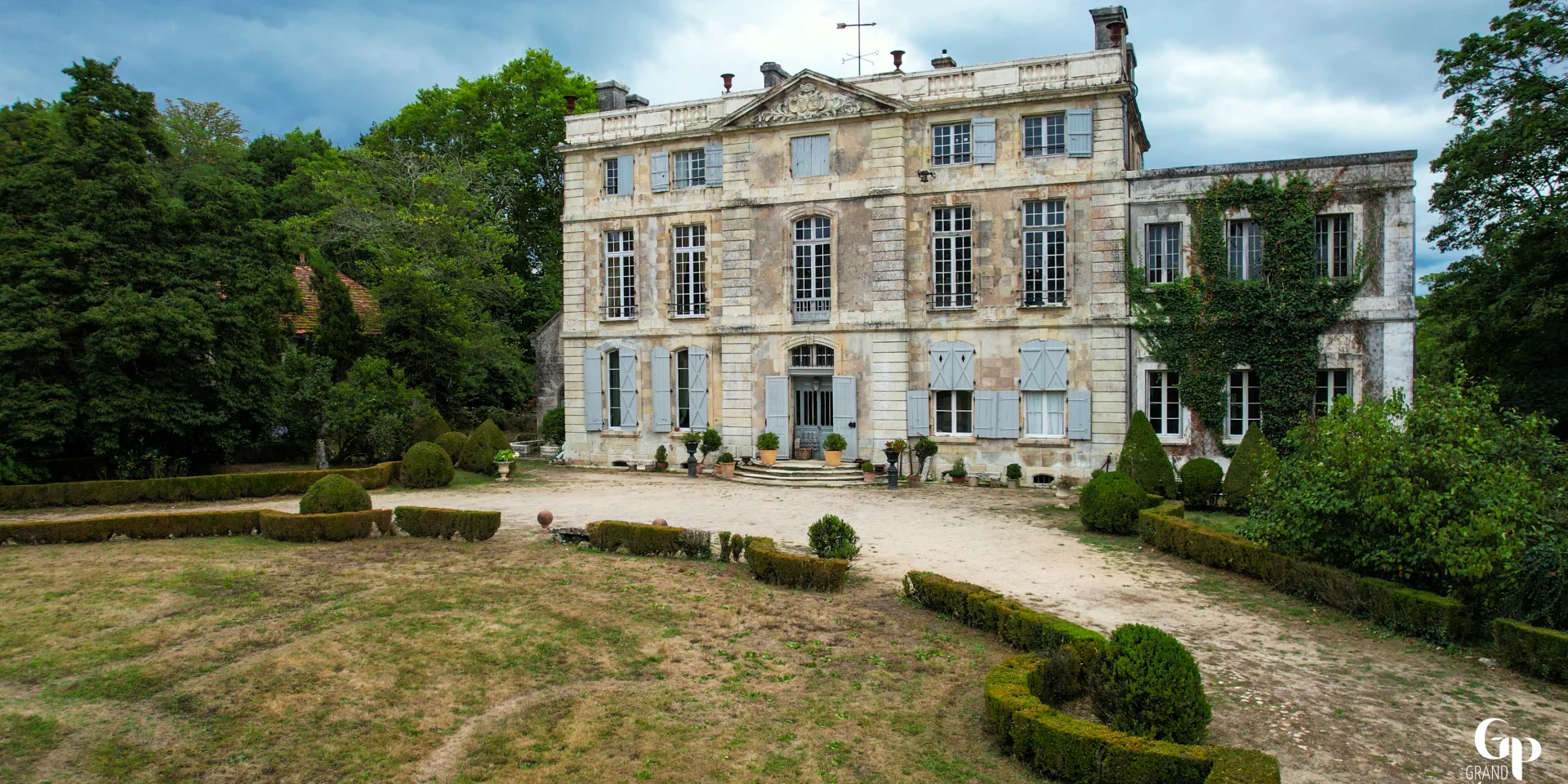 2024 12 Chateau Sept Font Facade